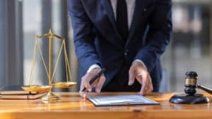 עורך דין עבירת סחיטה באיומים 