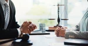 ייעוץ משפטי וניהול משברים בזמן אמת