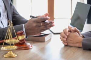 ליווי משפטי 